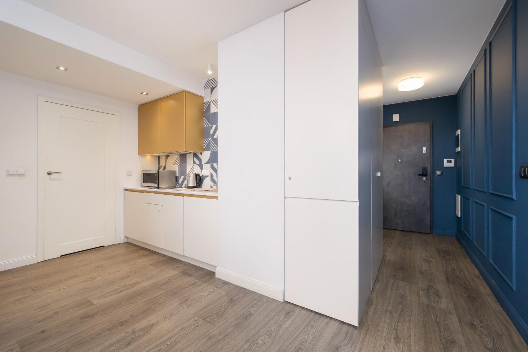 Blue And Green Apartment With Bright Pink Bedroom In Krakow By Noclegi Renters Buitenkant foto