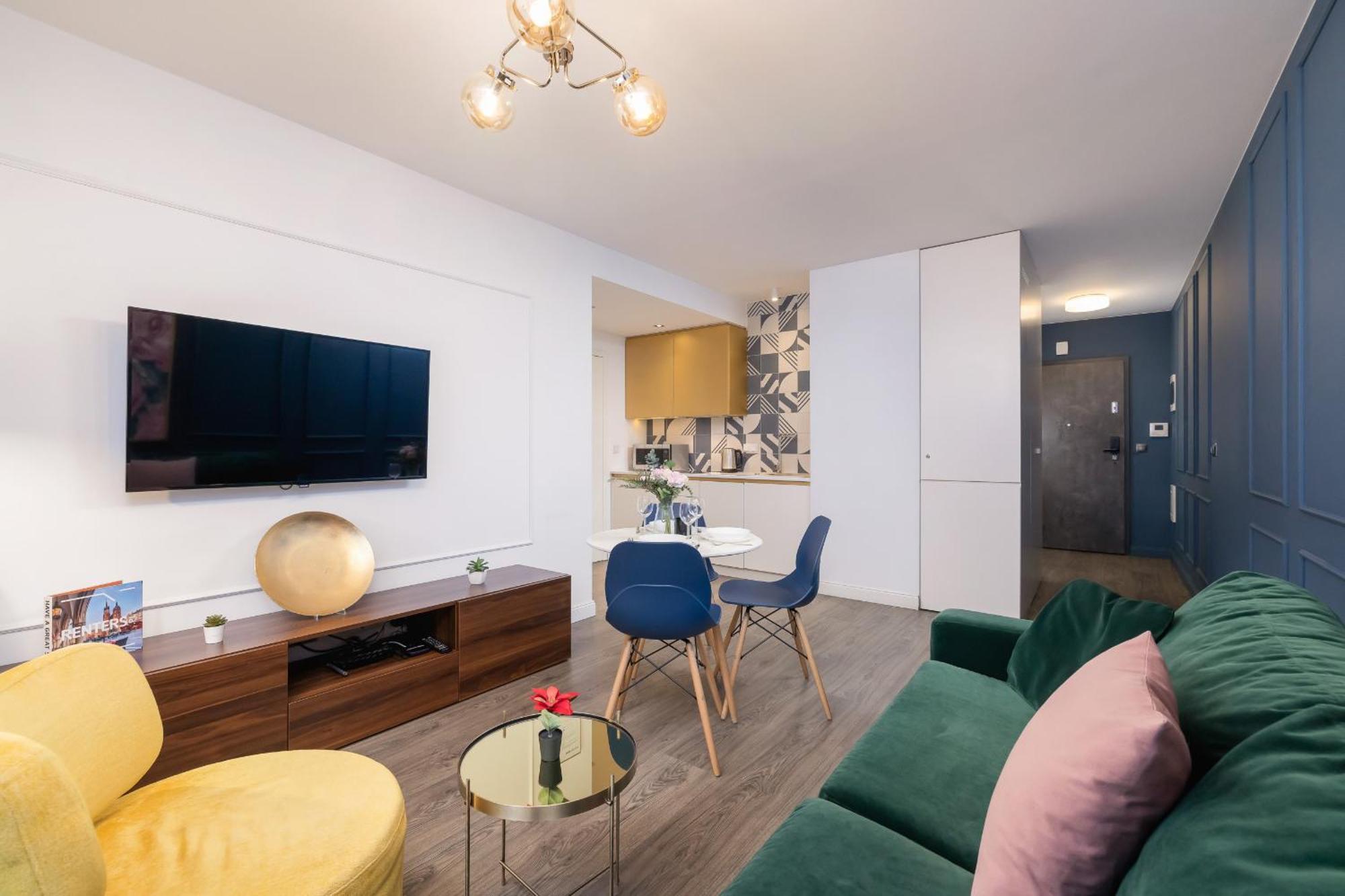 Blue And Green Apartment With Bright Pink Bedroom In Krakow By Noclegi Renters Buitenkant foto