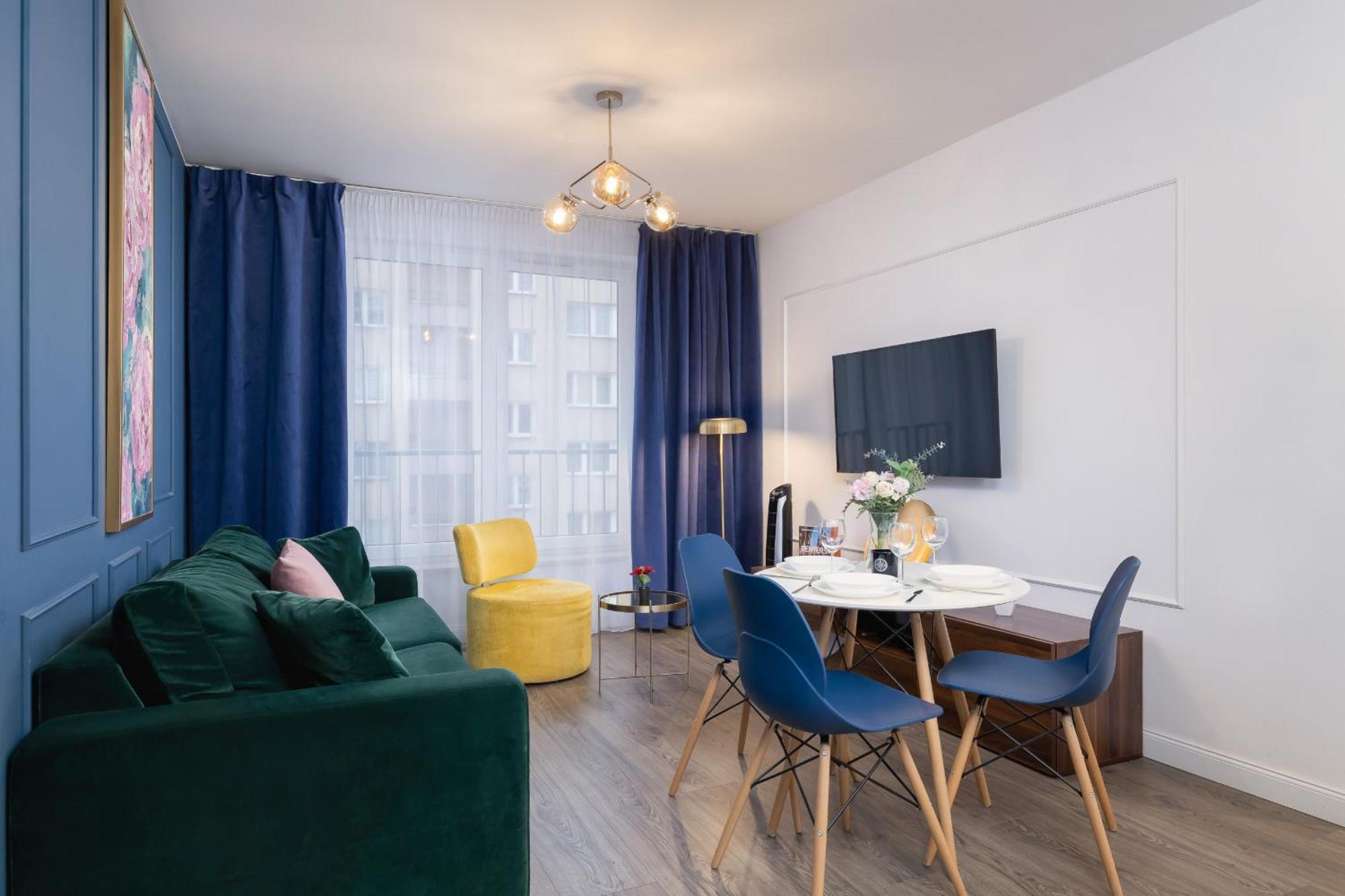 Blue And Green Apartment With Bright Pink Bedroom In Krakow By Noclegi Renters Buitenkant foto