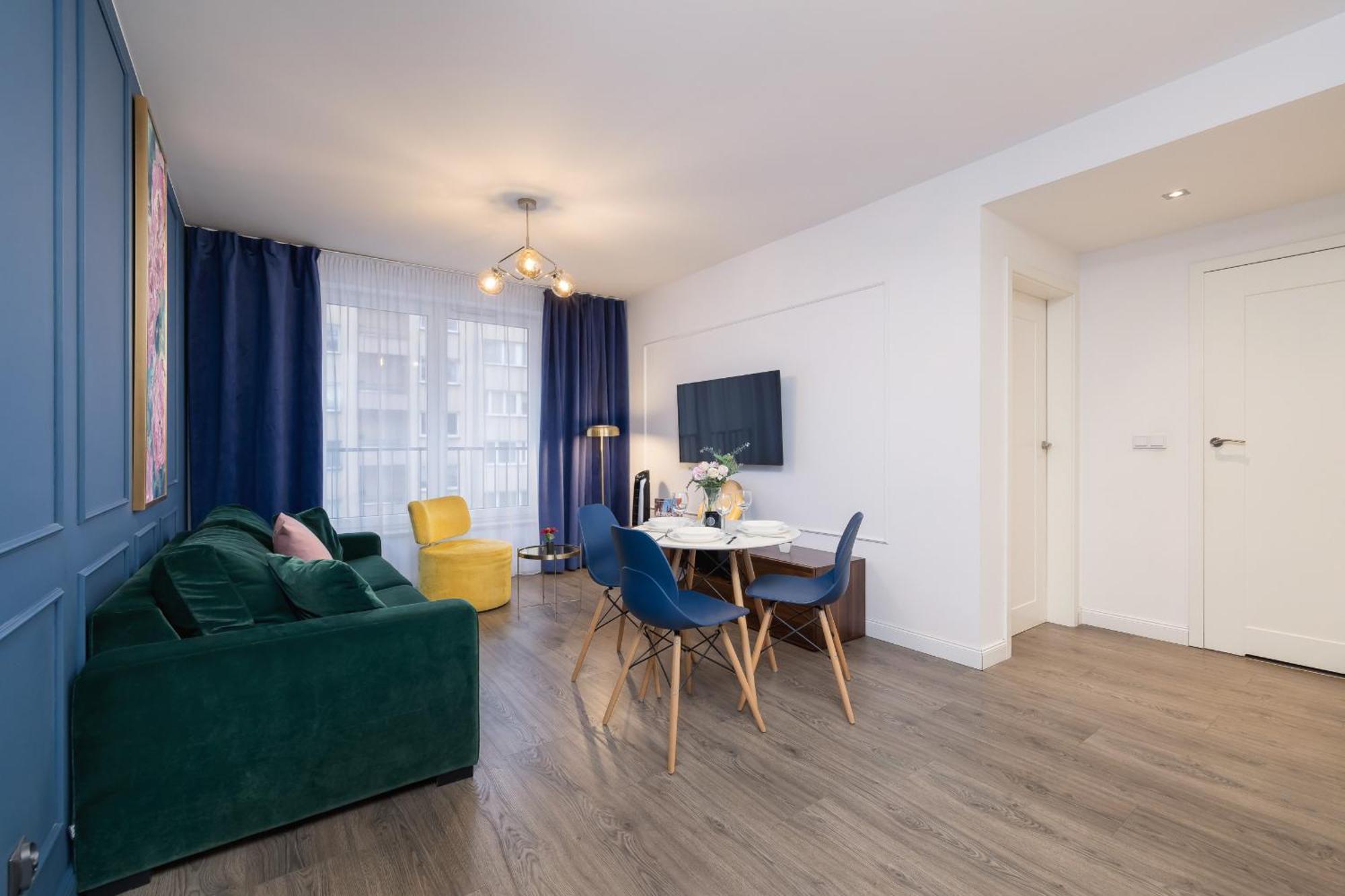 Blue And Green Apartment With Bright Pink Bedroom In Krakow By Noclegi Renters Buitenkant foto