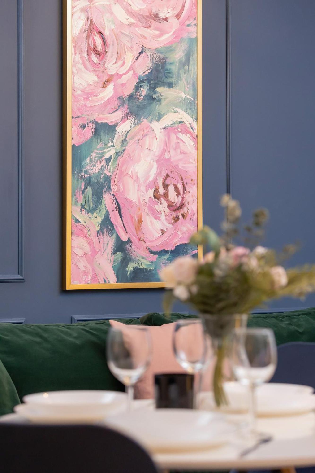 Blue And Green Apartment With Bright Pink Bedroom In Krakow By Noclegi Renters Buitenkant foto