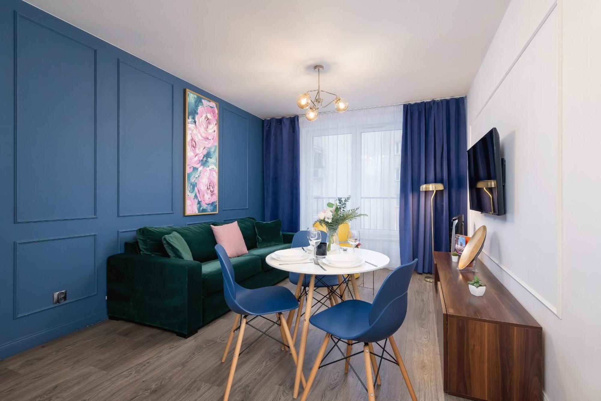 Blue And Green Apartment With Bright Pink Bedroom In Krakow By Noclegi Renters Buitenkant foto